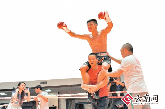 杨兴新夺得金腰带