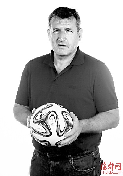 主教练：苏希奇球员时代是一位叱咤风云的中场好手，代表前南斯拉夫队出战54场，打进21球。2009年开始执教波黑国家队。