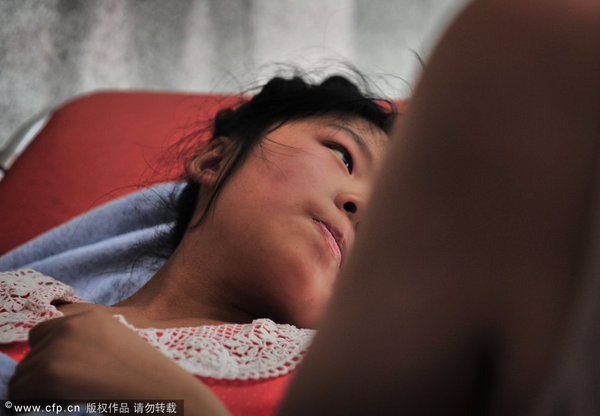 2014年5月29日上午，福州，离开医院后的小婷眼神露出一丝迷茫