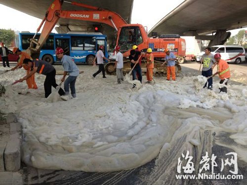 一个人口吐泡沫_吐泡沫-为何此人一进寺院就昏厥口吐白沫,一读经却只见白纸(3)