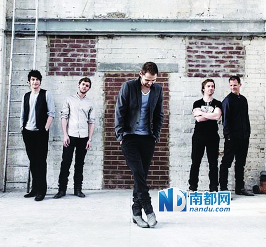 一位微胖胡子哥,如何轻声密语?|专辑|滚石