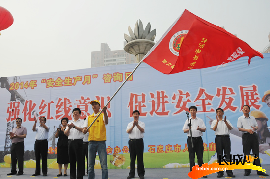 制作人口动态手册_礼仪手册 做一个有良好教养之人的行动指南(3)