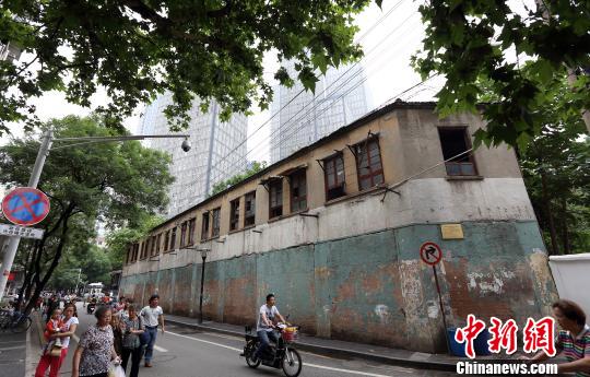 利济巷“慰安所”的外墙已经支离破碎、千疮百孔 泱波 摄-图片版权归原作者所有