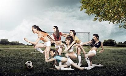 好舞蹈学员化身足球宝贝