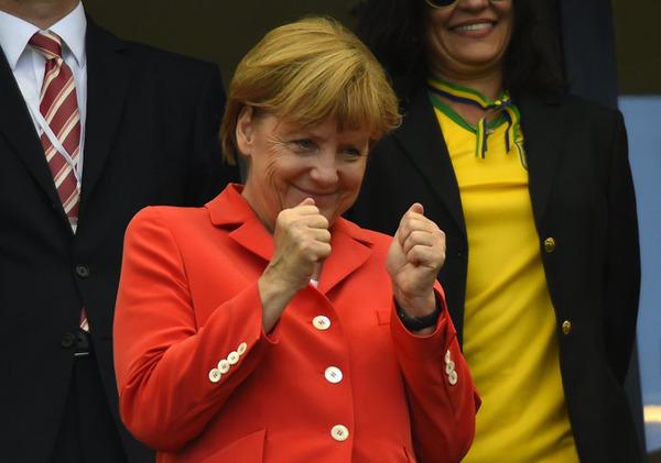 各国政要为世界杯狂:默克尔现场加油 鲁哈尼特