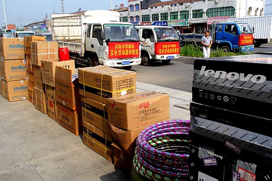 湖北安陆:百万文体用品惠家民