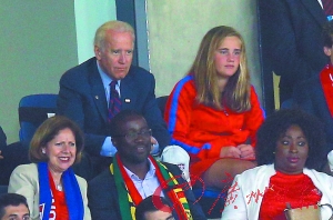 看台上的领导人看球看来支持率|世界杯|球迷