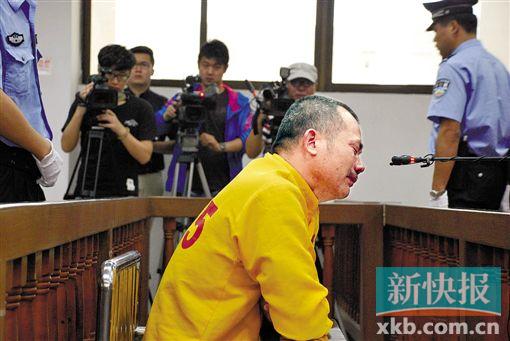 ■受审过程中李联高一度当庭痛哭。通讯员邱霖静/摄