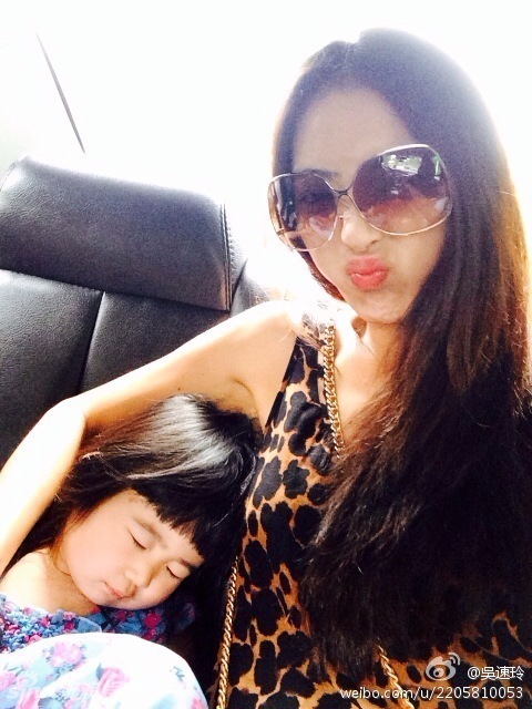 《爸爸去哪儿2》曹格<em>老婆</em>吴速玲私照曝光 时尚
