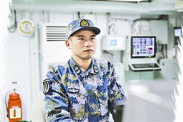 中华神盾郑州舰战士依赖自动操舵 被批忘记战