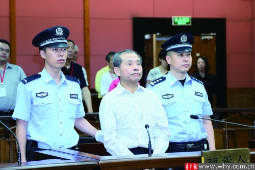 　　万曾炜出庭受审。二中院供图