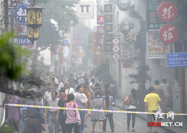 长沙下河街小商品市场火灾复燃 附近交通管制(组图)