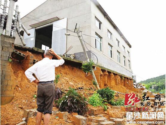 长沙县安沙镇数个自然村遭遇水灾 60头猪无家