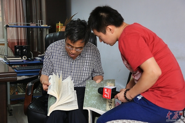 张振明向记者讲述他与大运河郑州段结缘的渊源