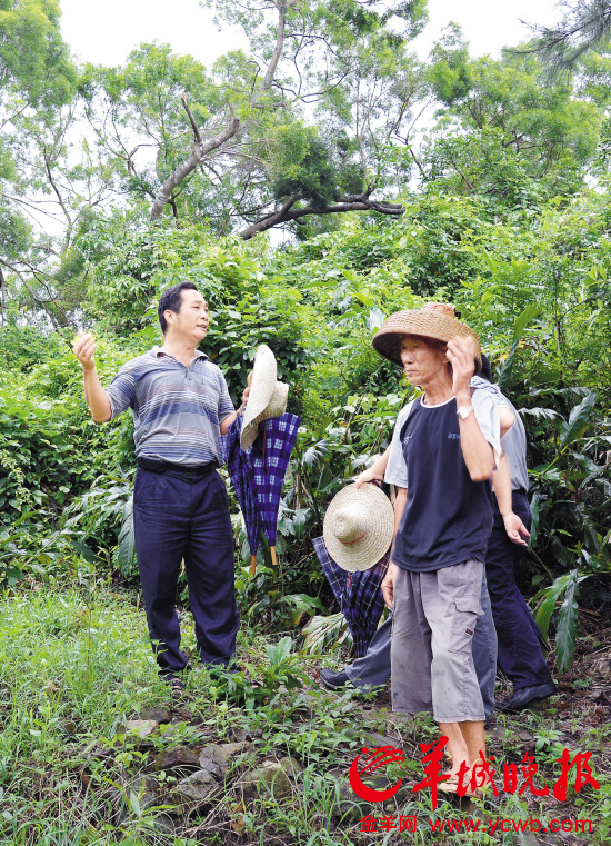 台山茫洲岛“岛主”赵稳亮(左)已习惯岛上艰苦生活 袁恒伟 摄