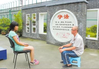 中学老师被学生怂恿吸毒 后因贩毒被判刑15年
