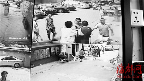 福州：小区起落杆遭强拆 记者采访被掐脖子抢机器