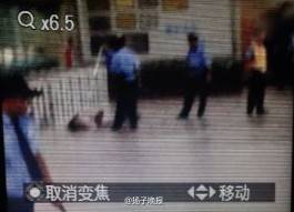 警方处置劫持事件。微博截图