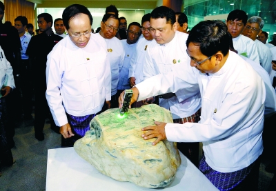 缅甸公盘开拍 人多量少价高|翡翠|零售价格