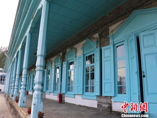 图为喀赞其民俗旅游区的老建筑吐达洪巴依大院。　耿丹丹　摄