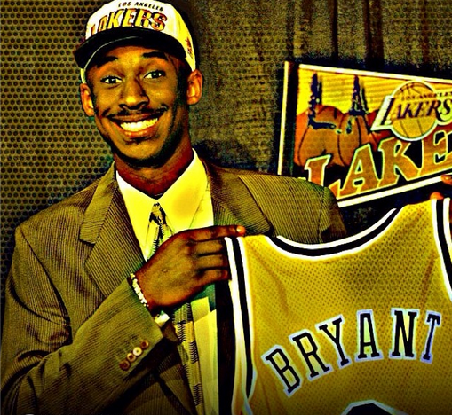 科比发微博回忆往事 18年前开始湖人生涯(图)|