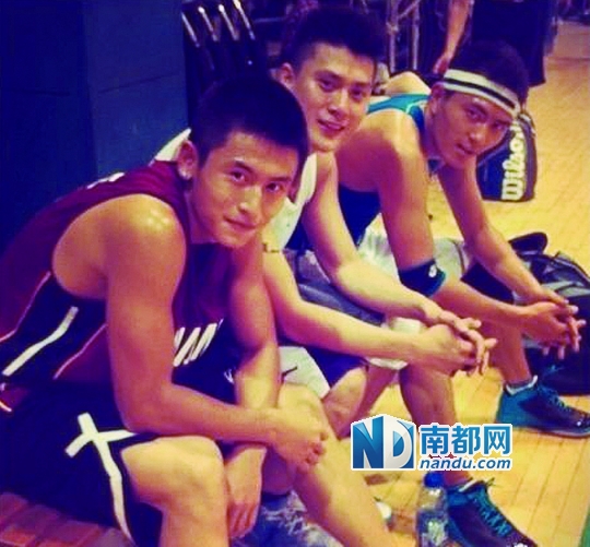 ↑不管在哪一定要打篮球！没球就带，没带就买。