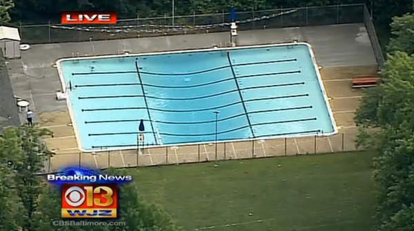 美一游泳池中有害化学物质过多 31名儿童中毒