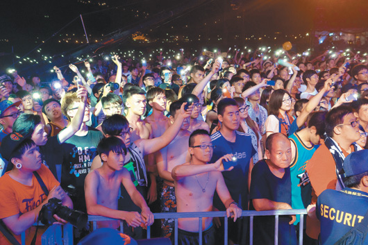 贡寮海洋音乐祭,涌入九万多人享受夏日摇滚。图片来源:台湾《联合报》