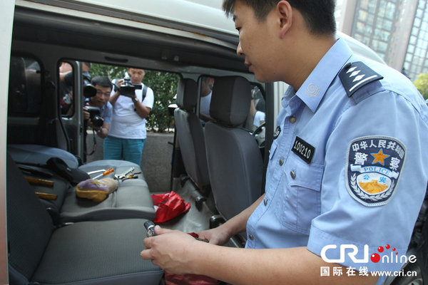2014年7月13日，嫌疑人车辆内的作案工具。图片来源：李溱/CFP
