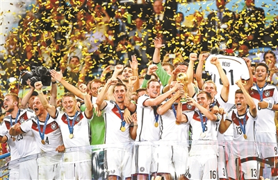 的2014年巴西世界杯决赛中,德国队凭借格策在加时赛第113分钟的绝杀,1