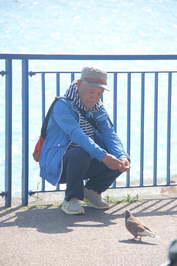 　　海边想起初恋的牛爷爷