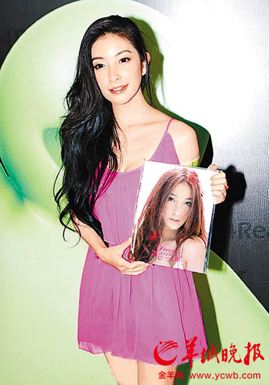 在书展内场举办写真签售会的嫩模们大多走可爱路线