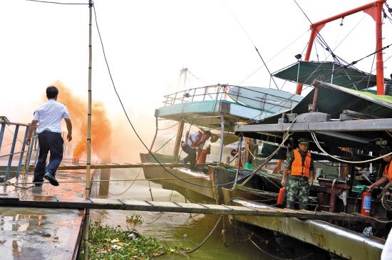 　　渔港消防演练现场