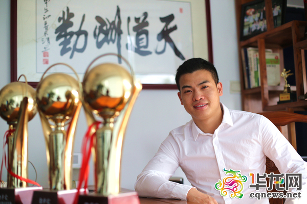 退伍后的肖杰如今已是一家企业的老板。 首席记者 罗嘉 摄