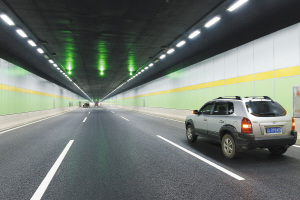 宽敞的草海隧道不日将通车