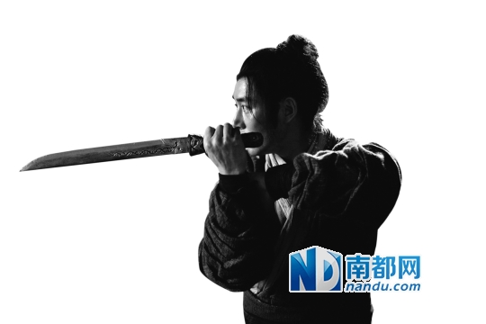 →师兄索要一百两白银，靳一川吐出“一年俸禄20两”的窘境。