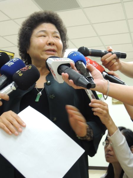 陈菊回应停班课判断失准质疑:市民安全最重要