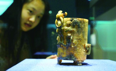 玉朱雀踏虎衔环纹卮