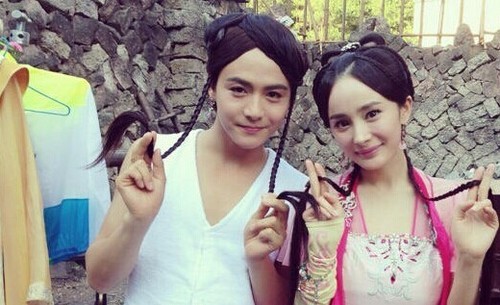 马天宇曝袭过杨幂胸:手感软软的 摸起来不小|杨