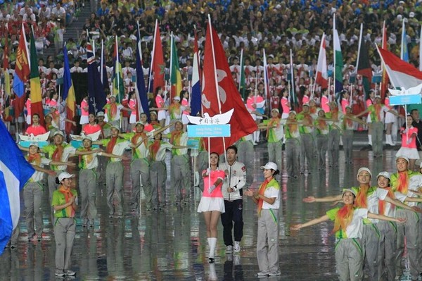 高清:南京青奥会开幕式 各代表团入场仪式