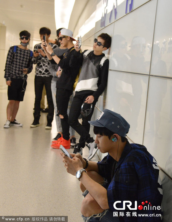 EXO抵南京机场被爆保镖打人 被粉丝追堵无奈