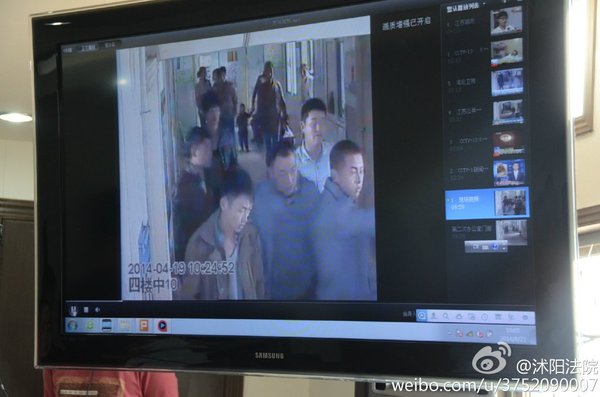 法庭播放沭阳南关医院现场监控录像。