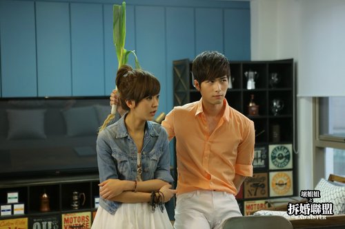 《<em>坏姐姐之拆婚联盟</em>》 陈意涵变身占星大师,枣