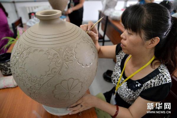 第六届中国美术陶瓷技艺大赛在河北峰峰举行|