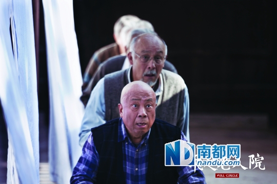 在《飞越老人院》中，前面是已经去世的吴天明。