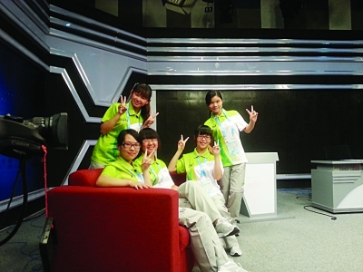 同一宿舍五朵金花 结伴服务青奥|志愿者|英语