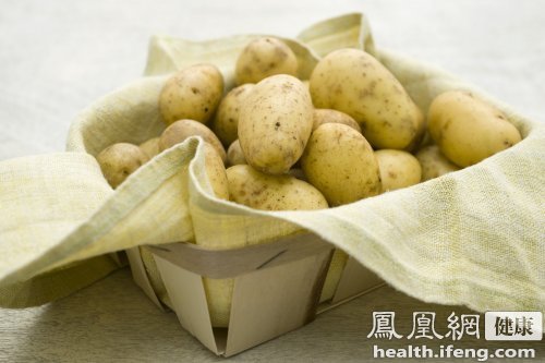 烹调土豆时加入适量米醋分解龙葵素