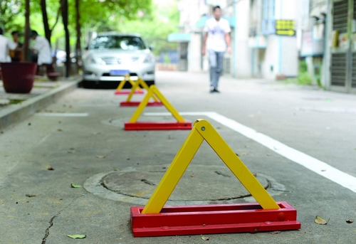 安置小区 停车 难 部分 车主  圈地 划车位|小区|物