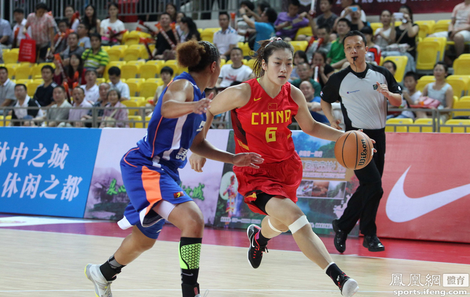 女篮热身赛中国79-88美国 两站四国赛5胜1负