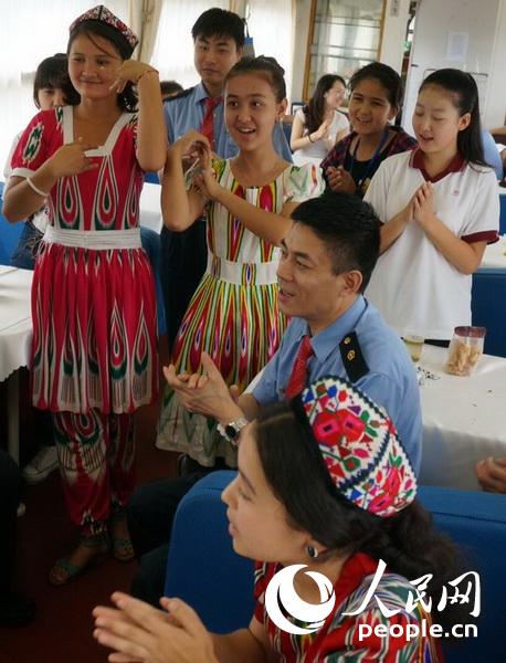 上海铁路局首趟新疆学生专列抵沪|餐料|列车